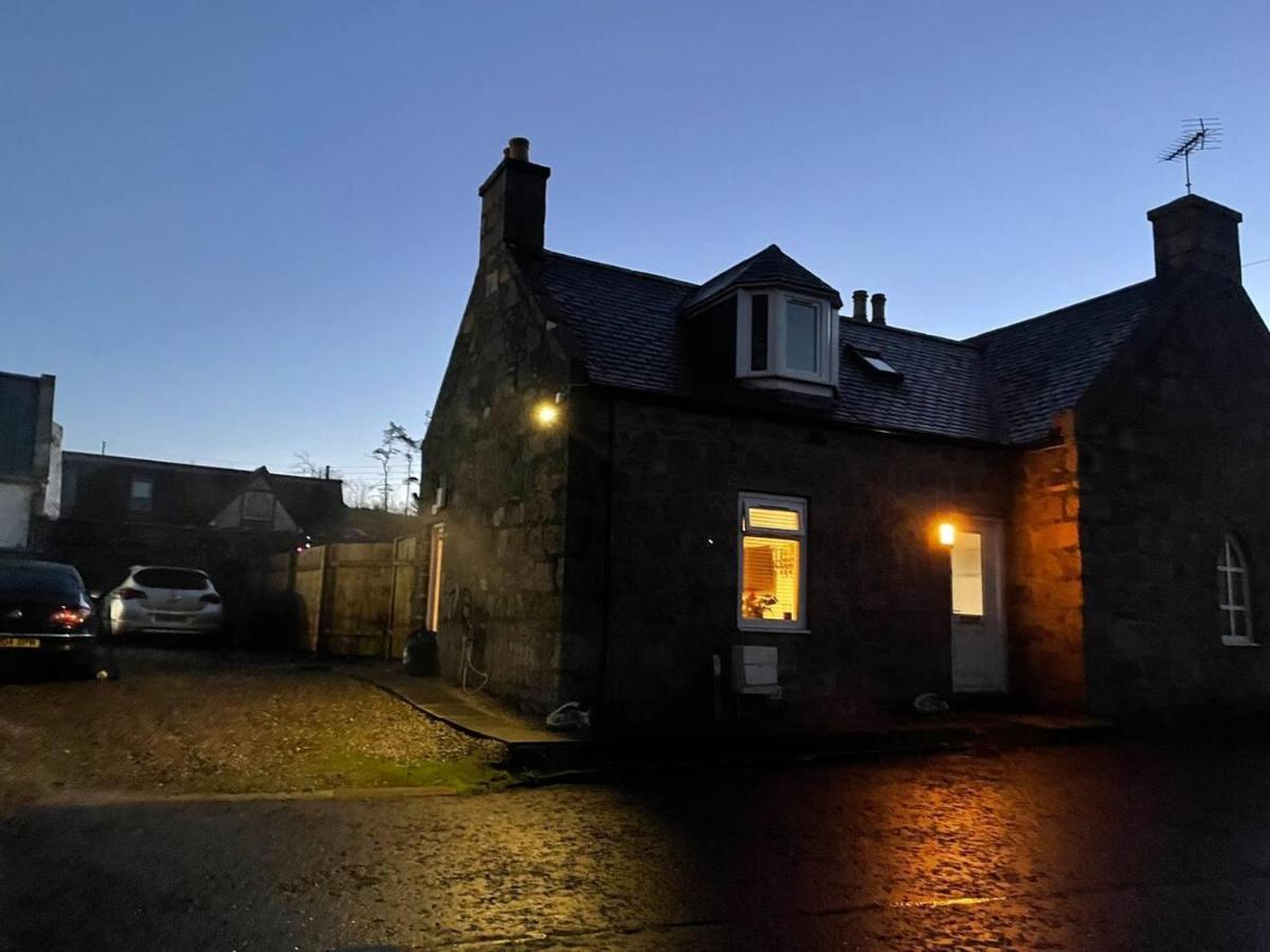 Rural Chapel Cottage Near Airport Bar & Hot Tub Aberdeen Eksteriør bilde